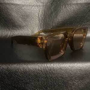 Elegant Tortoise Shell Sunglasses